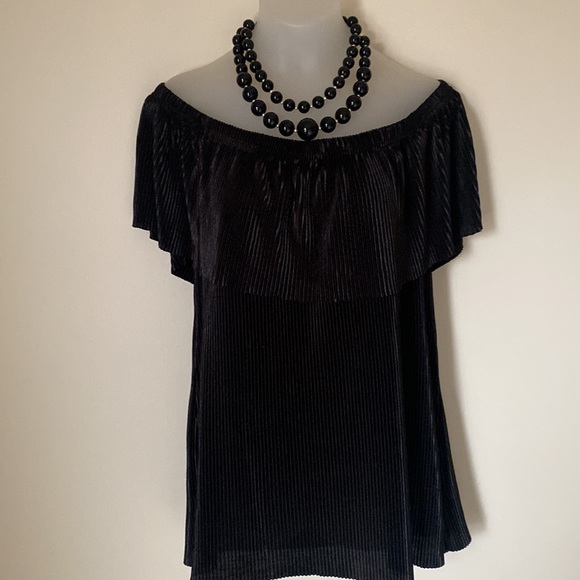 Women’s top size medium and necklace. #5 - Picture 3 of 8